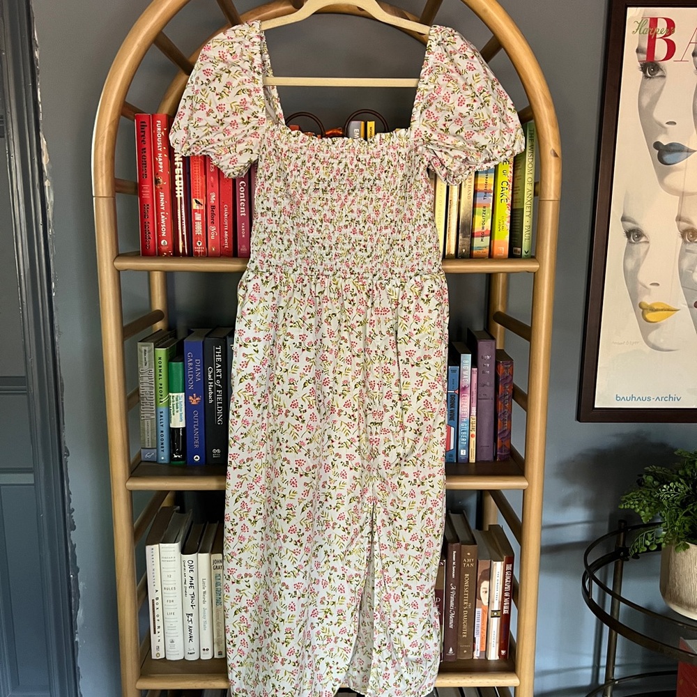 FLORAL PRINT SMOCKED MIDI DRESS